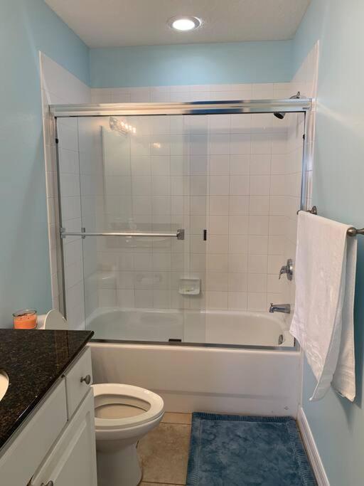 Gulf Coast Gold Private Condo - 2Bed, 2Bath, Sleep 6, Across Street From Beach, Balcony Views Of Sunsets, Beach & Gulf, Pool, Gym St. Pete Beach Bagian luar foto