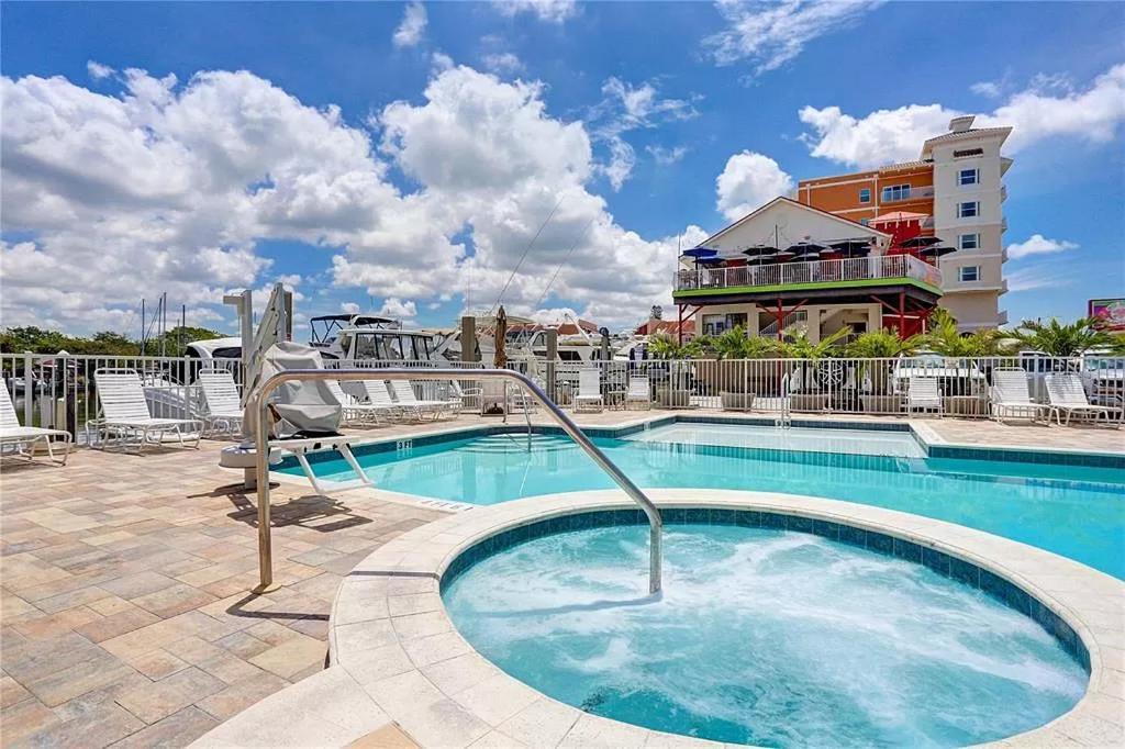 Gulf Coast Gold Private Condo - 2Bed, 2Bath, Sleep 6, Across Street From Beach, Balcony Views Of Sunsets, Beach & Gulf, Pool, Gym St. Pete Beach Bagian luar foto